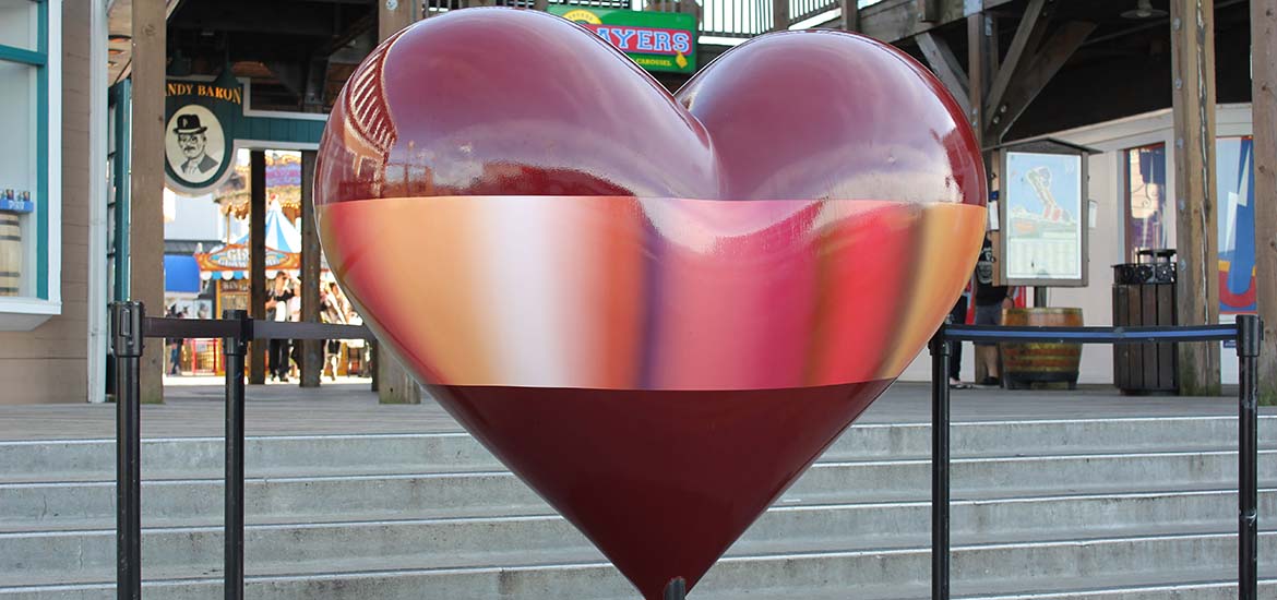 Open Heart statue and photo opportunity at the Bay End of PIER 39